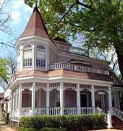 Saras Bed and Breakfast Inn
