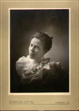 LucyDoraage29.jpg (16553 bytes)