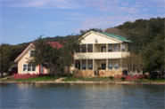 A-Hoy Lakefront Resort